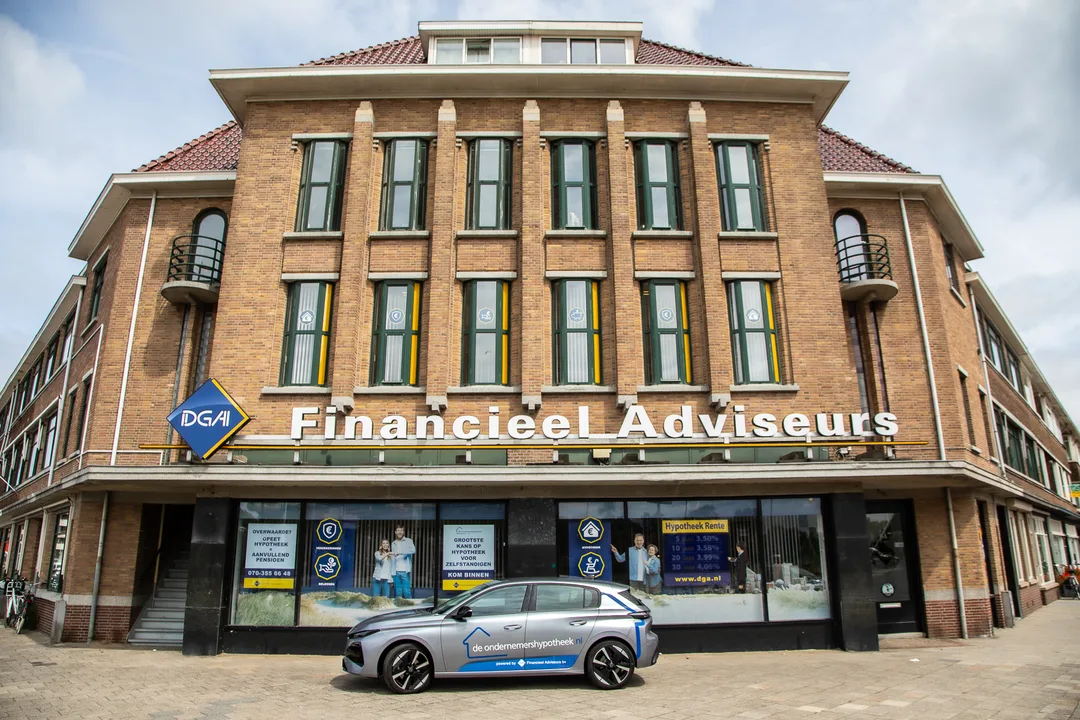Ons kantoor aan de gevel